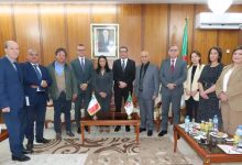 Photo de Le ministre de la Santé, Aït Messaoudane, reçoit l’ambassadrice de la République italienne en Algérie, Schiavo