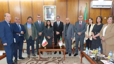 Photo de Le ministre de la Santé, Aït Messaoudane, reçoit l’ambassadrice de la République italienne en Algérie, Schiavo